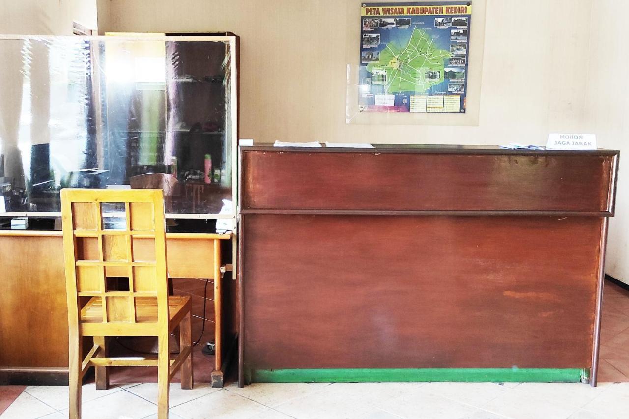 Hotel Salma Syariah Mitra Reddoorz Near Terminal Baru Kediri Kediri  Luaran gambar